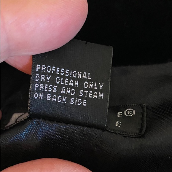 Carole Little silk and rayon jacket, size medium. Beaded. Elegant. Worn once - Picture 15 of 16